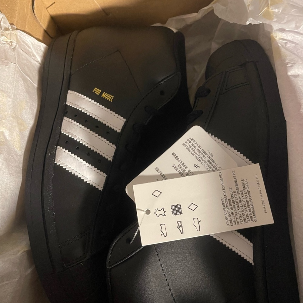 Brand New with tags! Black Adidas shell toe originals Big kids